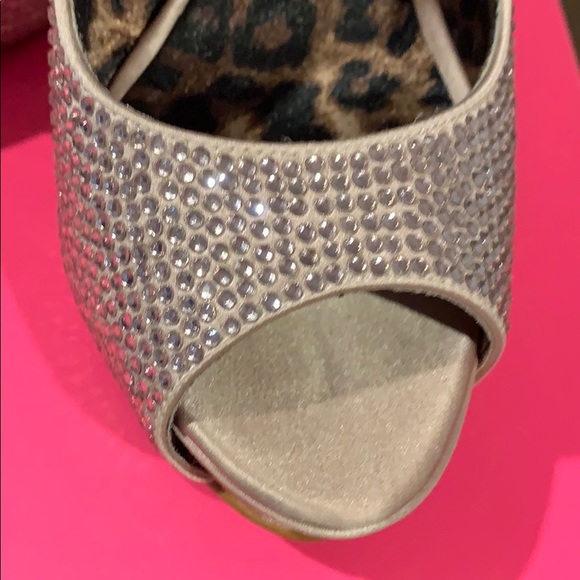 😍 Betsey Johnson Glitzeee Blush Pink Heels 😍 - Picture 4 of 9